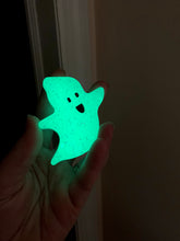 Load image into Gallery viewer, Glow/Glitter  Ghost Inspired Pop Grip/ Popsocket